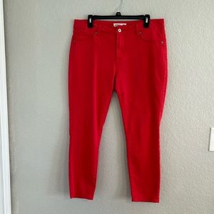 Tomato red cropped slacks!